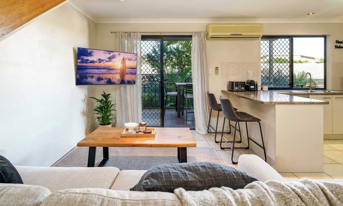 Caloundra Apartamento | Sunny's Coastal Townhouse in Caloundra