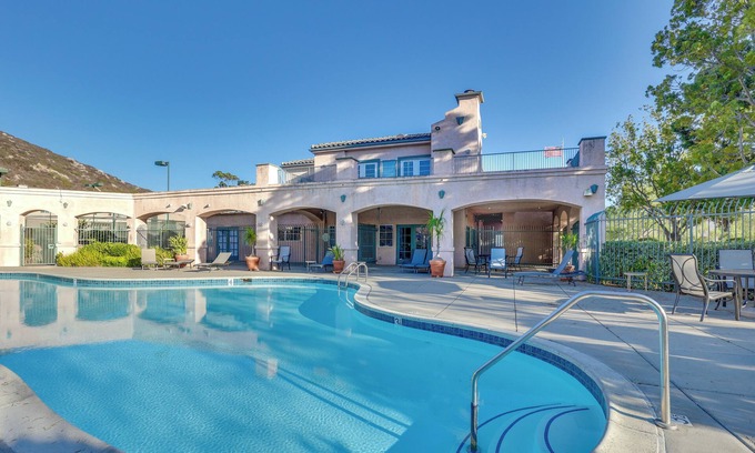 San Diego Condominio | Sunny San Diego Condo w/ Pool Access Near Wineries