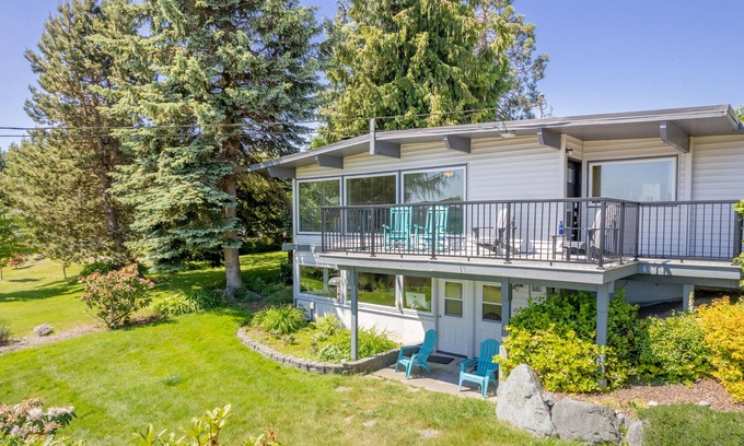 Freeland Casa | Sunny Side Island Retreat by AvantStay | Backyard