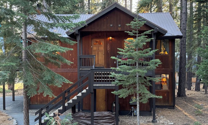 Truckee Cabina | Soleado Sierra Cabin Ubicado en los pinos