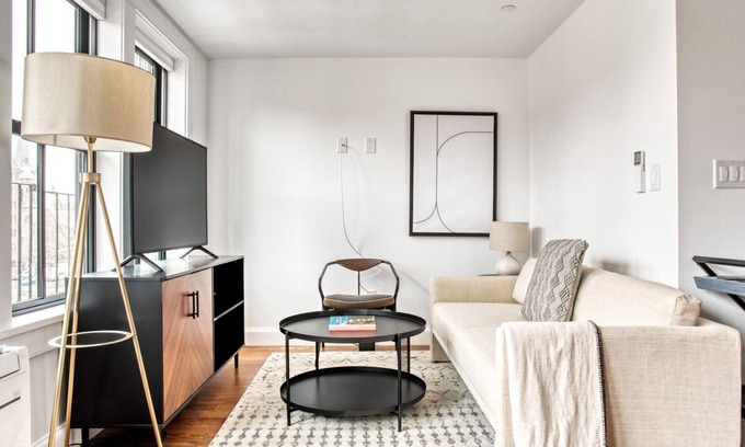 Columbus Apartamento | Sunny South End 1BR w/ in-unit W/D, steps to restaurants, by Blueground