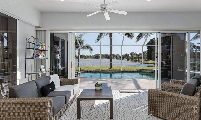 Port Charlotte Casa | Soleada piscina privada orientada al sur en el lago en Port Charlotte