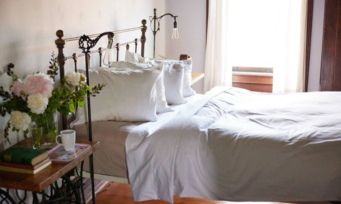 Hudson Apartamento | Sunny, Spacious & Central: Top Hat