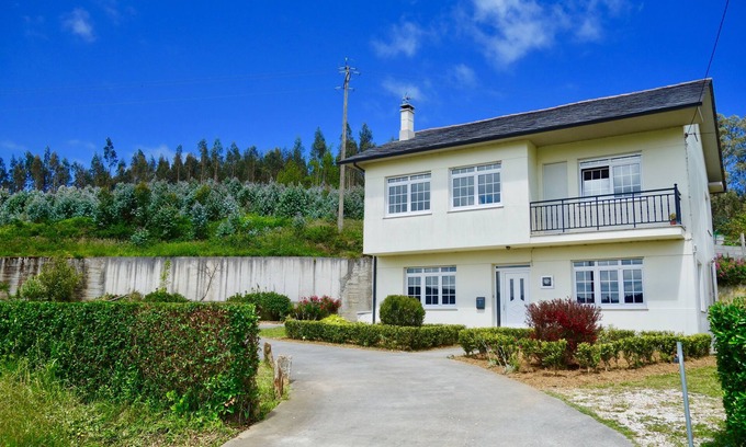 Ortigueira Casa | Casa soleada y espaciosa con hermosas vistas, cerca de playas y restaurantes.