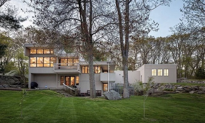Warwick Casa | Sunny, spacious West Coast style house w/ movie room