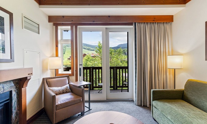 Stowe Area Apartamento | Sunny Spruce Studio in the Lodge at Spruce Peak