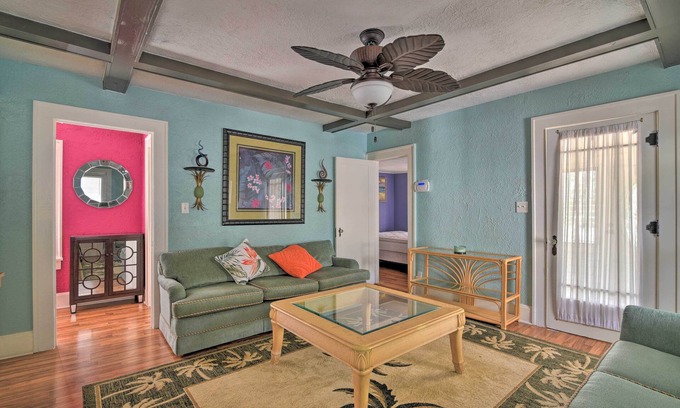 Kenwood Cabaña | Sunny St. Pete Cottage ~ 1 Mi to Tropicana Field!