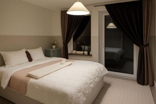 Spanga - Tensta Casa | Sunny stay in top floor room