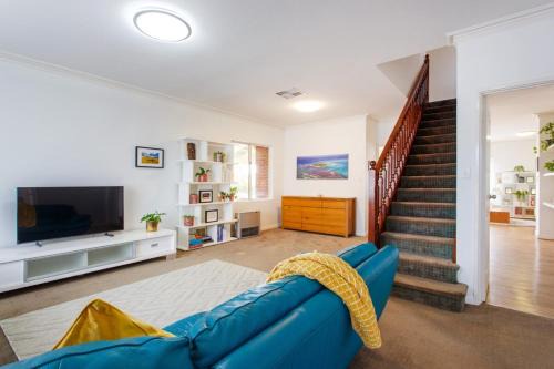 Palmyra Casa | Sunny Stays Holiday Home - 5 min to Fremantle