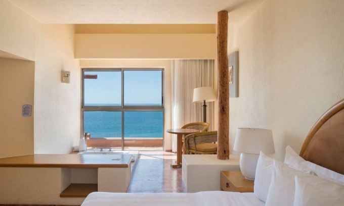 San José del Cabo Hotel | Sunny Studio Oasis with Easy Beach Access