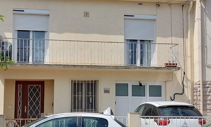 Elne Apartamento | Sunny T4 apartment for 4 to 6 people. 4km from the beach.