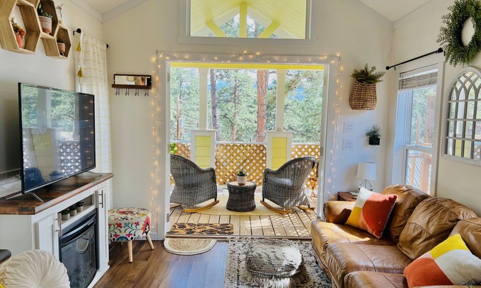 Woodland Park Casa | Sunny Treetop Tiny Home! Beautiful Pikes Peak View!