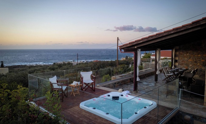 Livadia Villa | ¡Villa soleada con vistas únicas al mar!