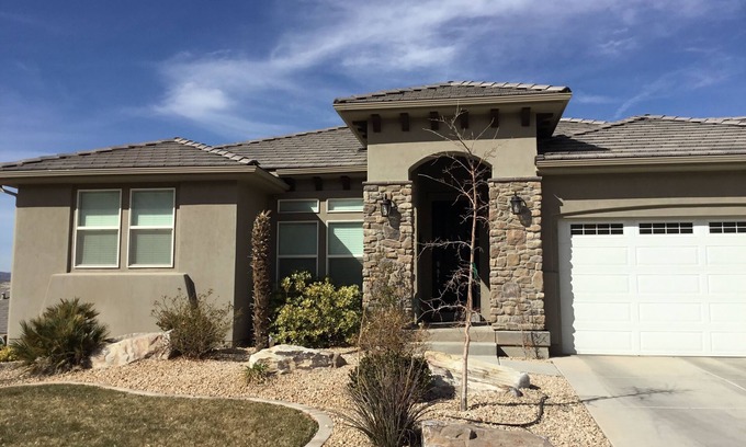 St. George Casa | Sunny walk out basement with private entrance