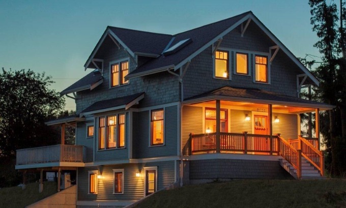 Sunnyland Casa | Hermosa Sunnyland Craftsman Home