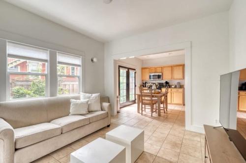 Belmont Apartamento | Sunnyside 1BR - Walk to Shops & Nightlife