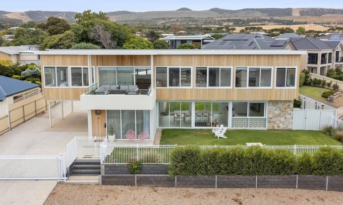 Sellicks Beach Casa | Sunnyside by Wine Coast Holiday Rentals - Be sure to escape and stay at beautiful ”Sunnyside.”