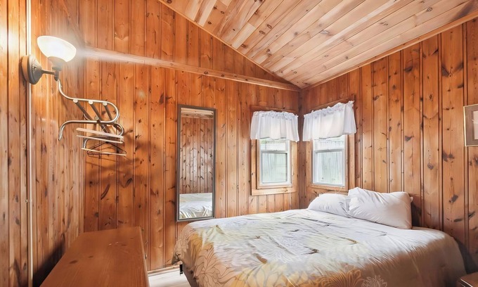 Greenbush Apartamento | Sunnyside Combined 12BR 5BA Lakefront Retreat
