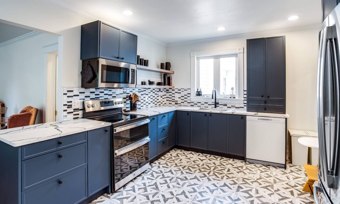 Perinton Casa | Sunnyside Cottage 3 Bedroom Home by RedAwning