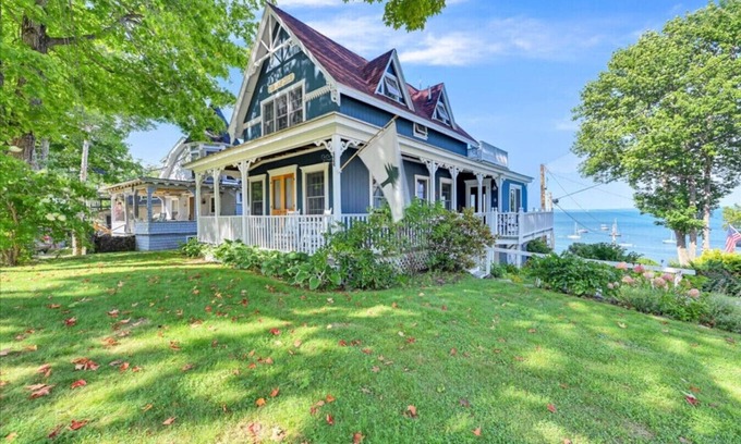 Bayside Casa | SunnySide Cottage with Pen Bay Views in Bayside