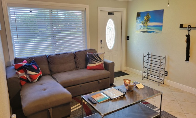 Lauderhill Casa | SunnySide Getaway <15mins from beach/Dtown/airport