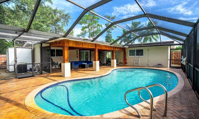 Central Corals Casa | Sunnyside Oasis w/Heated Pool ~ 7 min. From Beach