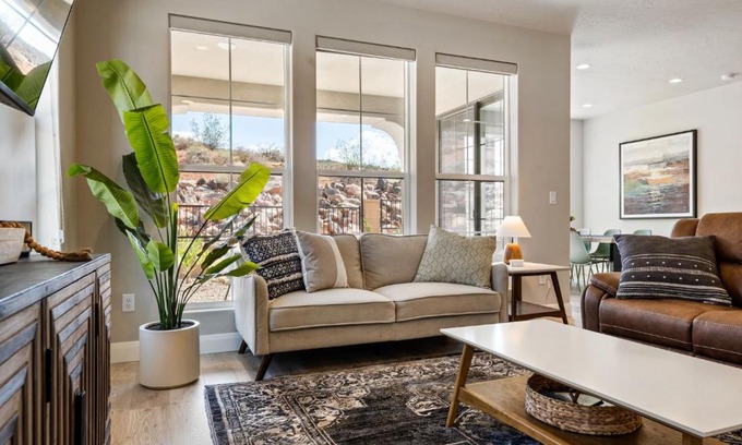 Washington Casa | Sunnyside Retreat at Escondido townhouse