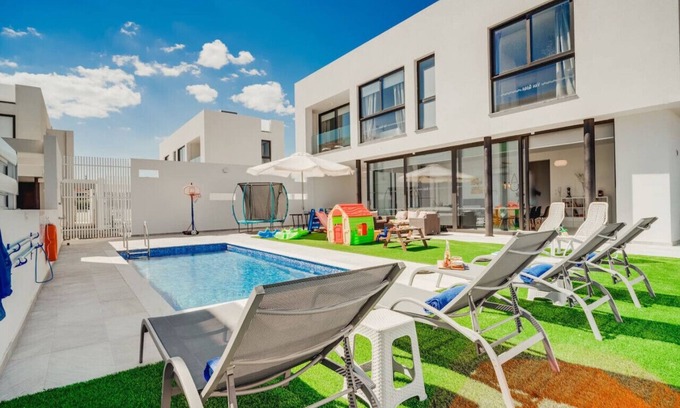 Pernera Villa | SunnyVillas: 4BR New Villa*Private Pool*AL10