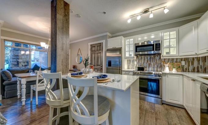 Village North Apartamento | Sunpath Retreat- Convenience Meets Comfort & Style