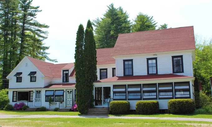 North Sebago Apartamento | Sunrise Apartment-Private Beach-Pets Welcome - Round Table Lodge, Sebago, Maine