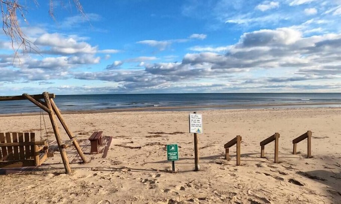 Oscoda Casa | Sunrise Beach - Lake Huron - 3 Bed 2 Bath Condo Sleeps 8