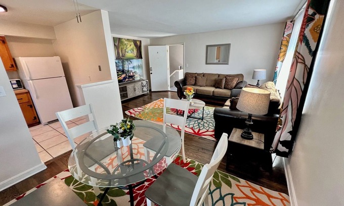 Westwood Apartamento | Sunrise Blossom 2 Bedroom Apartment 13 Minutes to Downtown