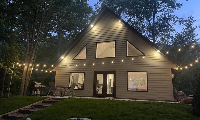Chetek Casa | Sunrise Chalet on Potato Lake - Water Front - Dock - Hottub - Game Room