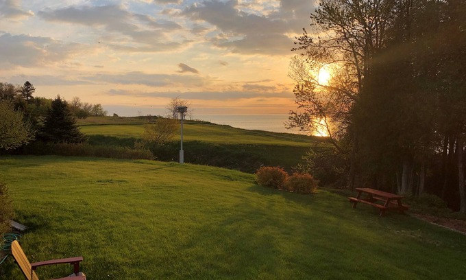 Algoma Casa | SUNRISE CREEK | Private Beach House Near Door County
