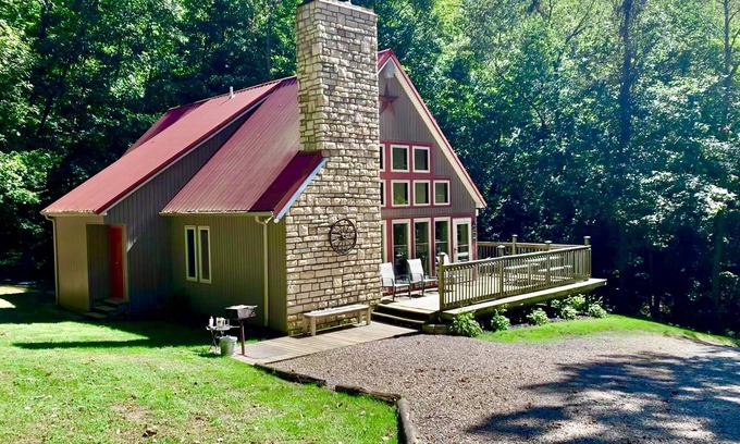 New Plymouth Cabina | Sunrise Forest, a peaceful retreat in the Hocking Hills region, sleeps 9
