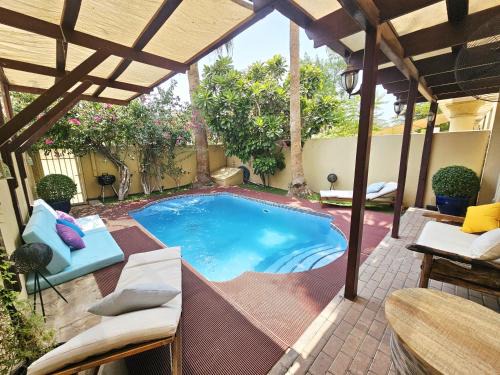 Emirates Hills Villa | SUNRISE HOMES - A Private Pool Villa sleeps 5 in Springs