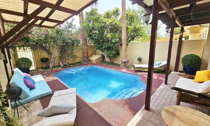 Emirates Hills Apartamento | Sunrise Homes - Spring Villa with Private Pool for 5 Guests