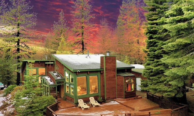 Weed Casa | Sunrise Lodge, A Mountain top home with Mt. views.