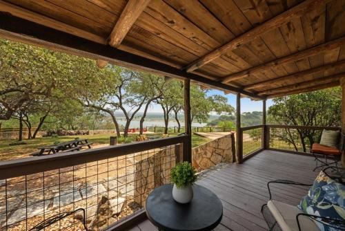 Spicewood Casa | Sunrise Lodge - Daybreak Cottage