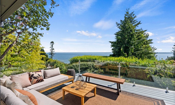 Rollingbay Casa | Sunrise Oasis | Water View | Family & Dog friendly