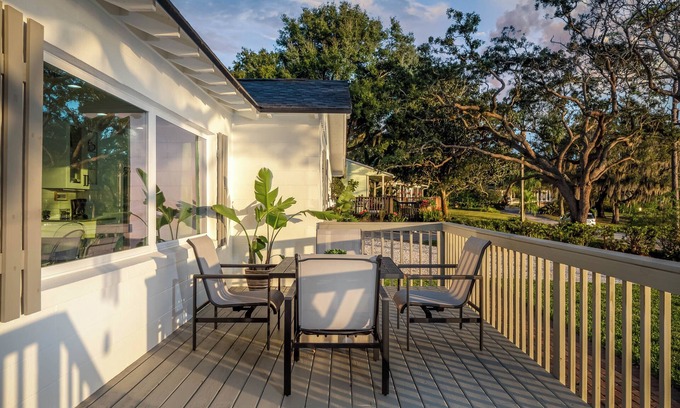 Windermere Casa | Sunrise On The Lake in Downtown Windermere