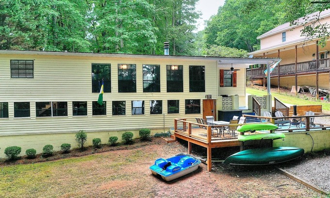 Gumlog Casa | Sunrise over Lake Hartwell