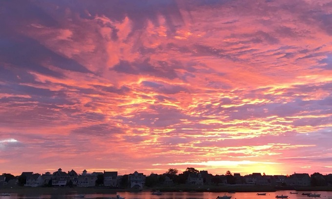 Newburyport Casa | Sunrise Paradise: 360degree sunset & sunrise views, roof deck, garden dining, grill, AC