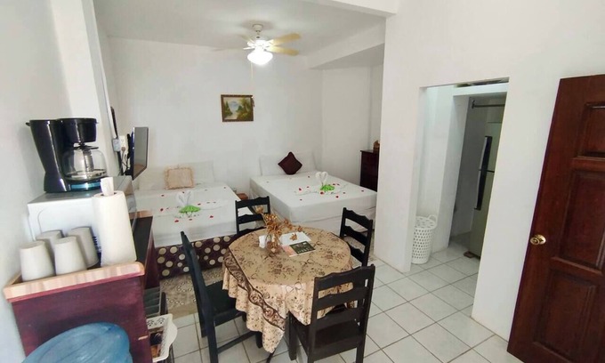 Ciudad de Belice Apartamento | Sunrise Sea View 2-bed Studio w Pool & Deck, 1stFl