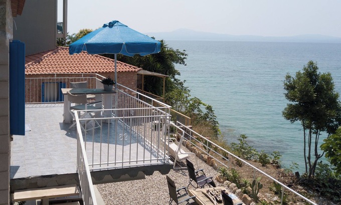 Paralia Vergas Apartamento | Sunrise seaside retreat Apartment in Almyros, Kalamata