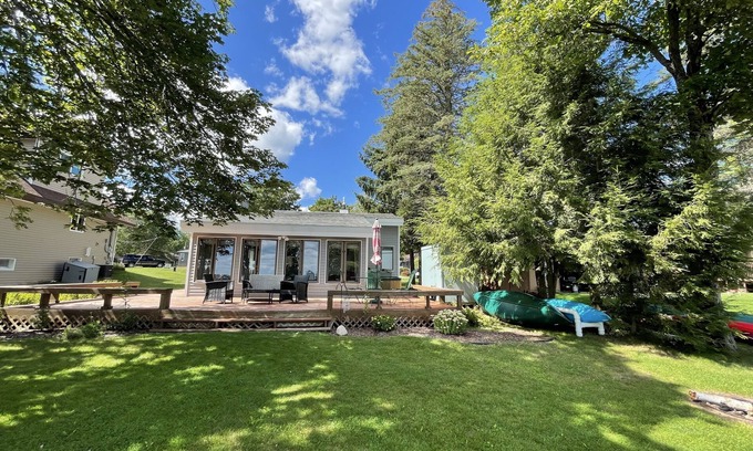 Cadillac Cabaña | Exclusivo cabaña junto al lago en el hermoso lago Mitchell