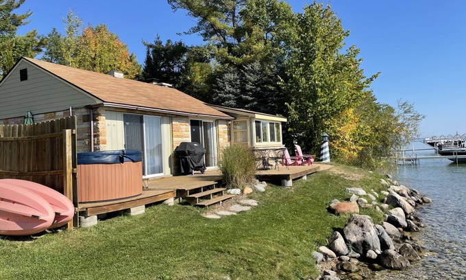 Indian River Cabaña | Sunrise Sunsation Lakefront Cottage Hot Tub Kayak Trails Nature