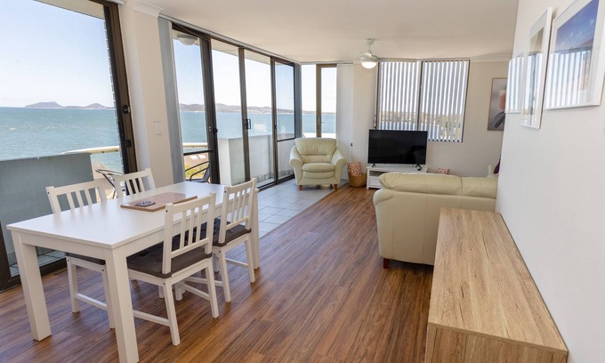 Soldiers Point Apartamento | Sunrise @ the Point - Lovely 2 bedroom unit with Pool