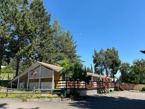 Lakeside Hotel | Sunrise Vista Inn