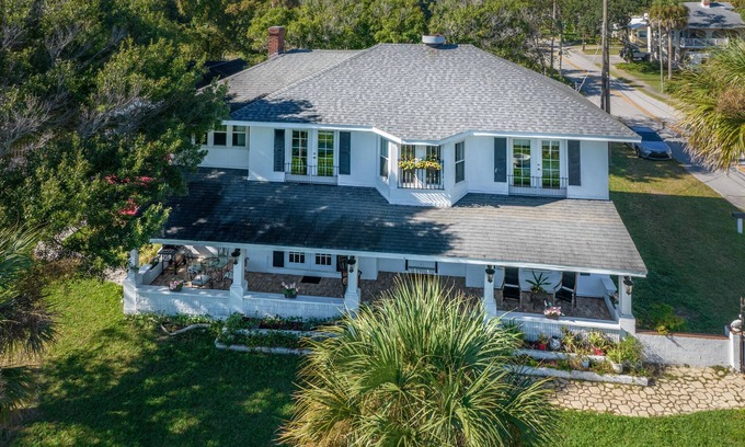 Holly Hill Casa | 13 minutes Nascar! Enjoy the beautiful sunrises in Halifax River ! Kayaks free